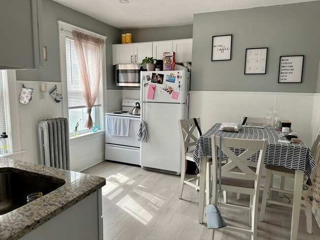 Building Photo - 30 Strathmore Rd Unit 3