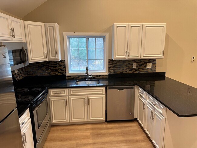 Photo - 359 Mansfield St