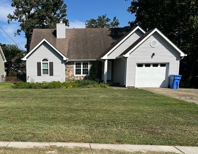 2422 Charleston Sq