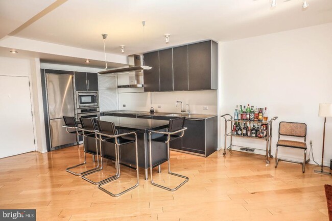 Photo - 241 S 6th St Unidad 2308F