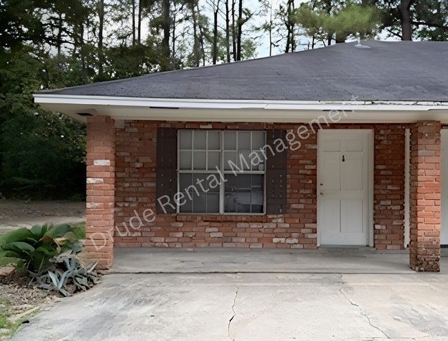 Building Photo - 42185 Deborah Dr Unit A