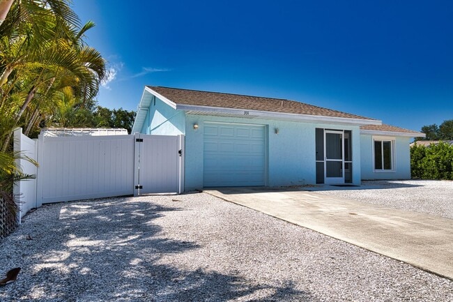 Photo - Annual Unfurnished 2 Bedrooms 2 Bathrooms Pool Home Located in South Venice!