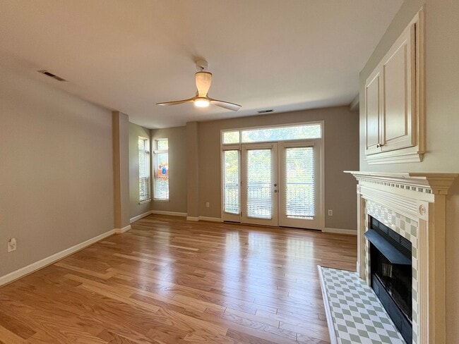 Building Photo - Spacious 2BD, 2BA Condo in a Prime Locatio... Unit 105