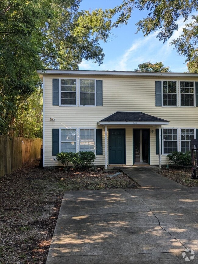 Building Photo - 705 W Georgia St Rental