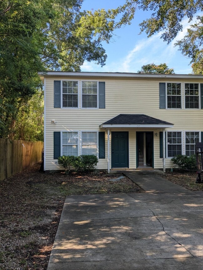 Building Photo - 705 W Georgia St Rental