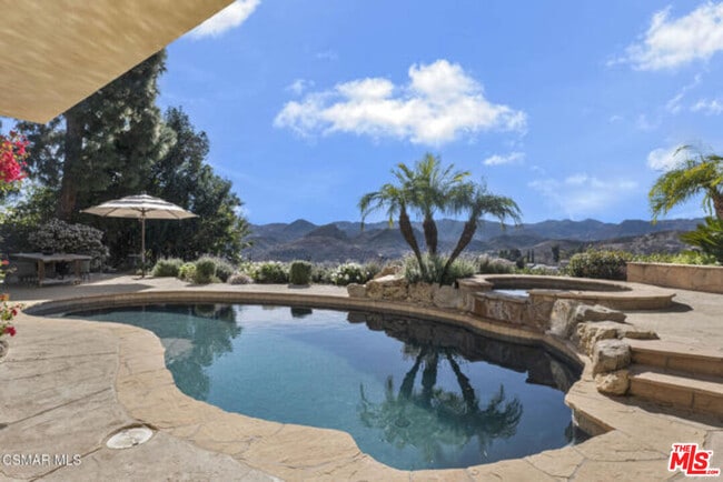 Building Photo - 987 Brookview Ave