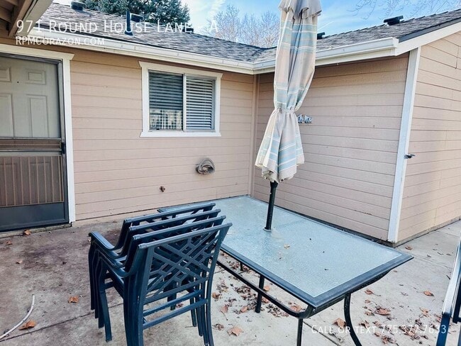 Photo - 971 Round House Ln