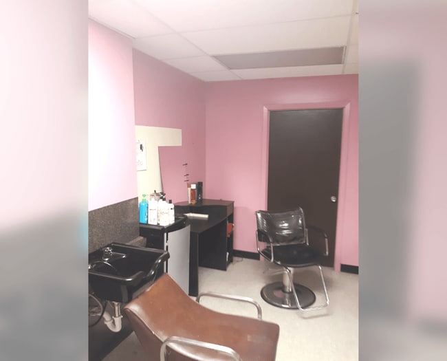 Photo - Deville Manor Apartments