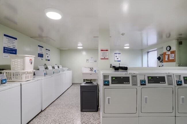 Photo - Mona Lisa Apartments