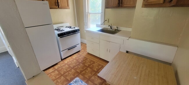 Building Photo - 20 N Willow St