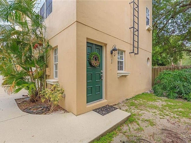 Private Townhouse in Heart of South Tampa - Private Townhouse in Heart of South Tampa