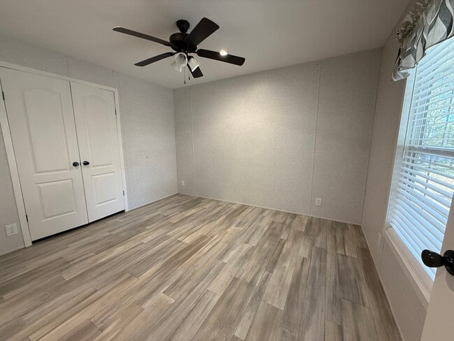 Photo - 6607 Lakewood Dr