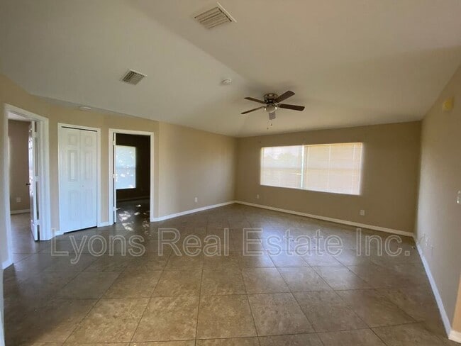 Photo - 1127 Gilbert Ave S