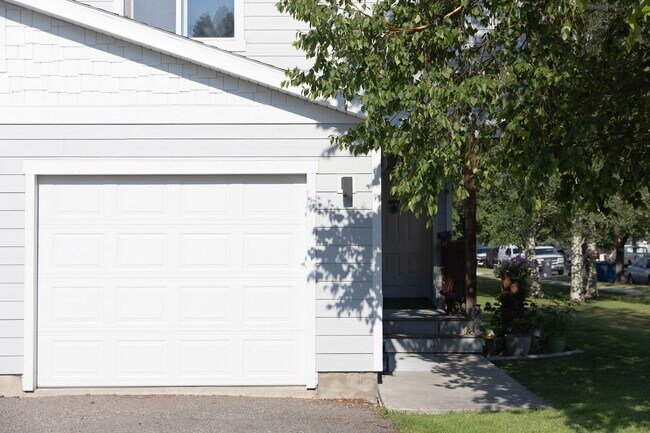 Photo - Bright & Convenient Townhouse Living!