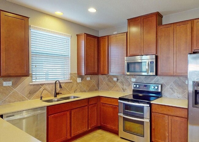 Photo - Large 4/3/2 Home in West Village at Creekside!