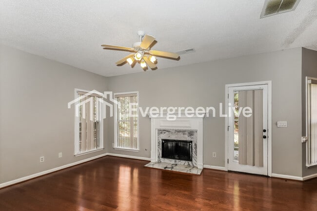 Photo - 185 Argonne Dr