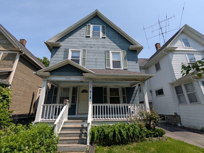 Building Photo - 918 S Goodman St