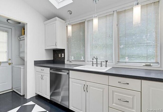 Photo - 22 School St