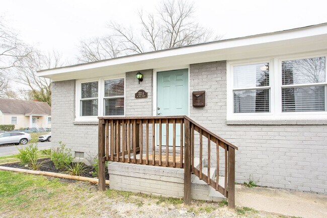 Photo - 222 W 31st St Unidad 222 W 31st St, B