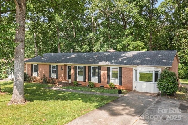 Building Photo - 844 Fieldstone Rd Rental