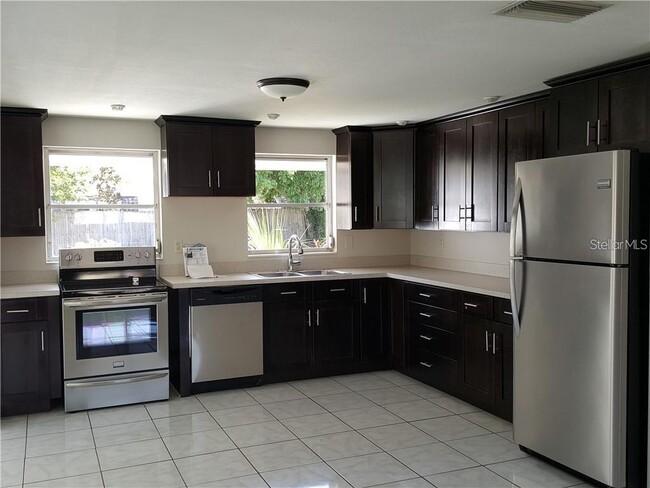 Photo - 262 Manor Rd