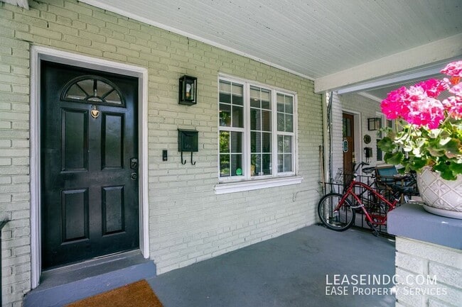 Photo - 719 Gallatin St NW