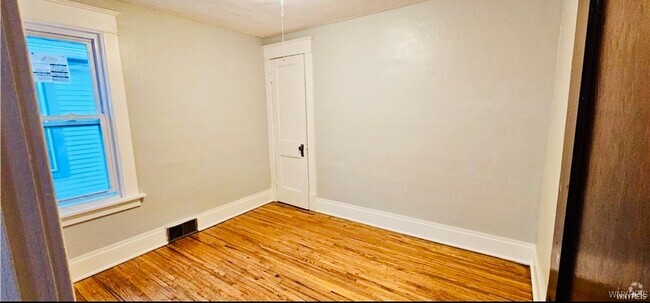 Building Photo - 320 Jewett Ave Rental