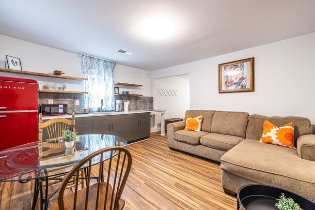 Building Photo - 4350 Welcome All Terrace Rental