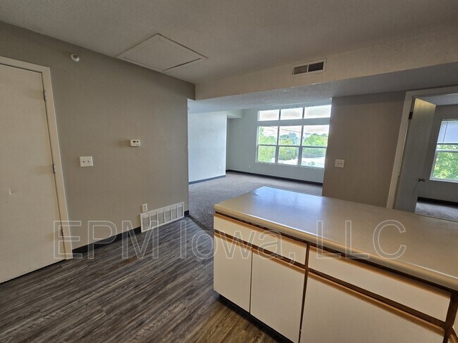 Photo - 60 Miller Ave SW