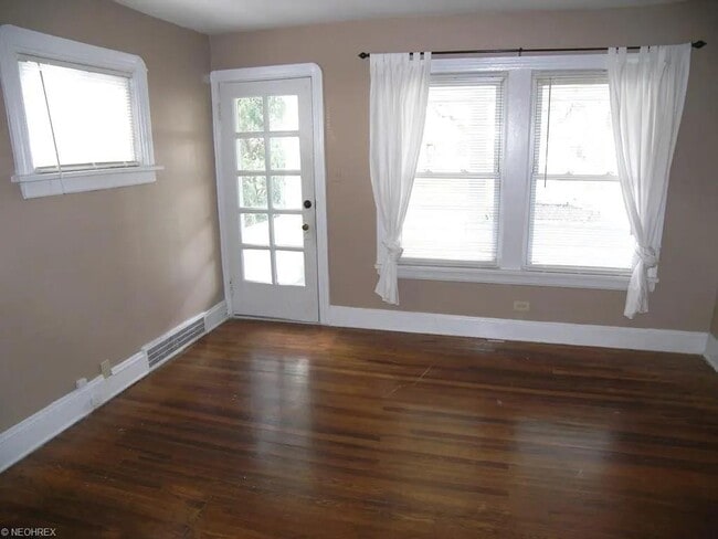 Photo - 1681 Sunview Rd