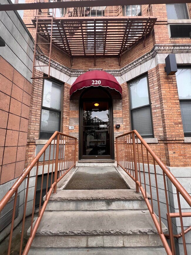 Building Photo - 222-224 48th St Unit 2A