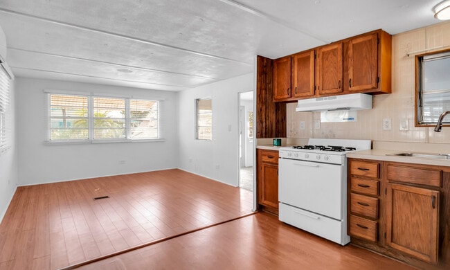 Photo - 209 50th Avenue Plz E