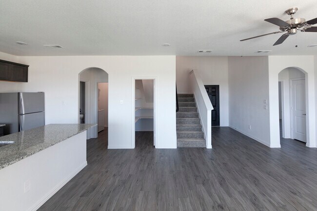 Photo - 2090 Peppermint Ln