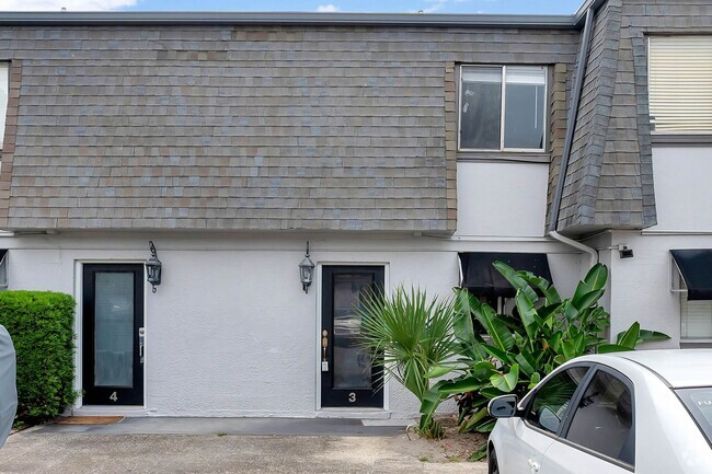 Building Photo - Upgraded 2/2.5 in Conway area Rental