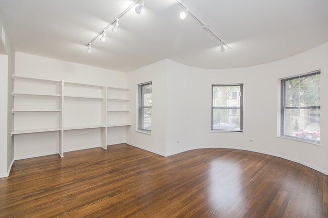 Building Photo - 727 W Cornelia Ave Unit 3450 2