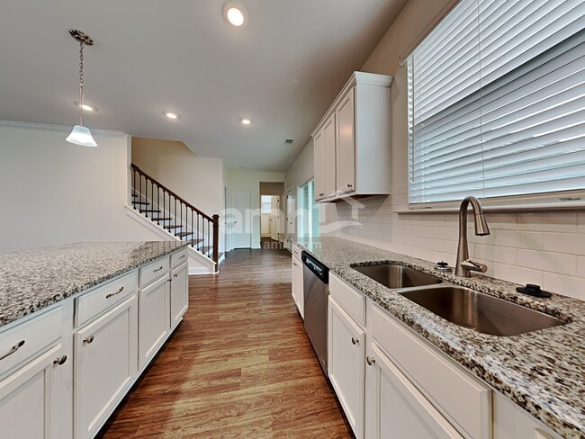 Photo - 208 Parkside Blvd