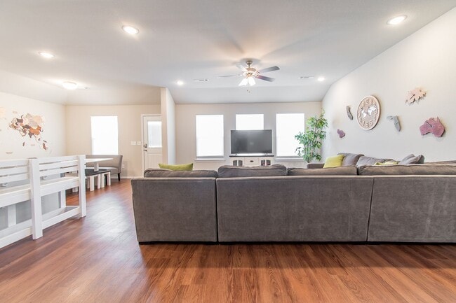 Photo - Well-Kept 4-bedroom 2 bath Home in Lowell! GREAT Location!