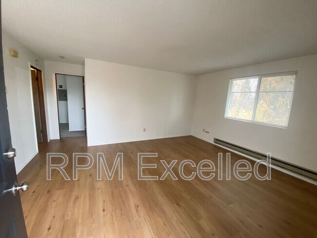 Photo - 475 Houser Way S Unit B