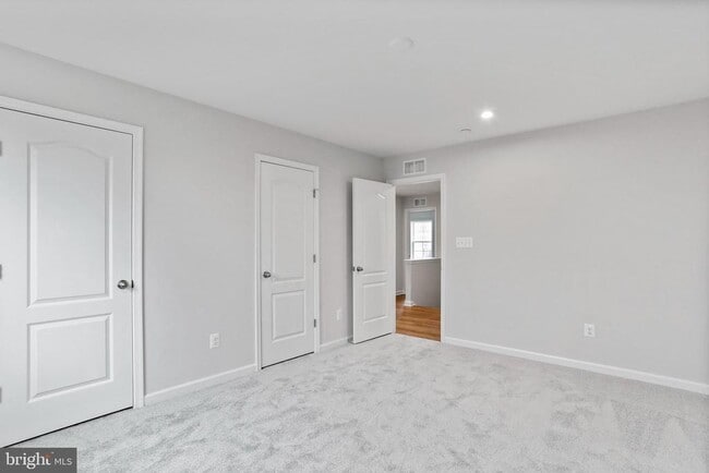 Photo - 274 Ludgate Mnr