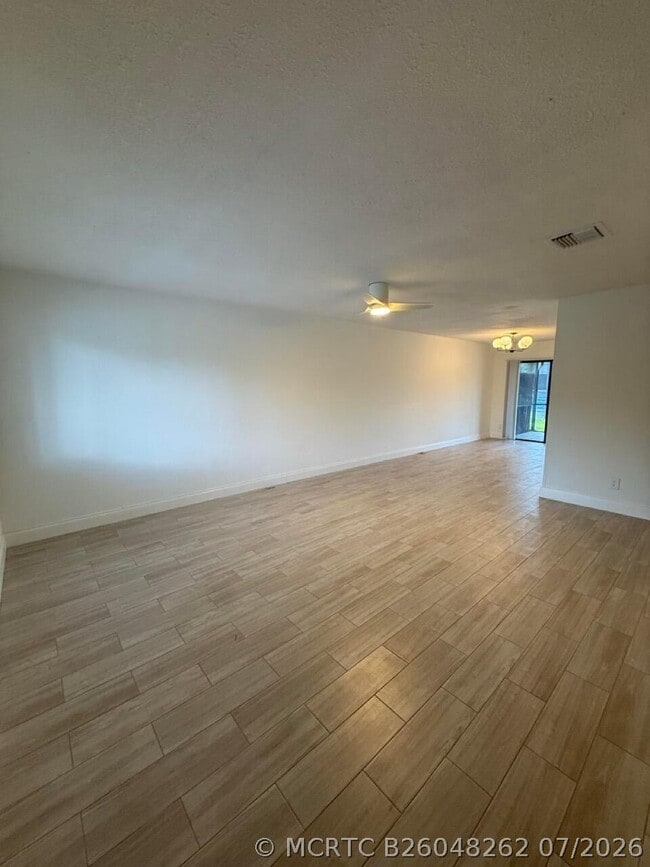 3104 Poolside Dr