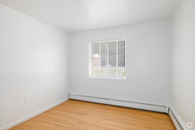 3BD, 1BA - 970SF - Third Bedroom - Green Acres Of Ravenna