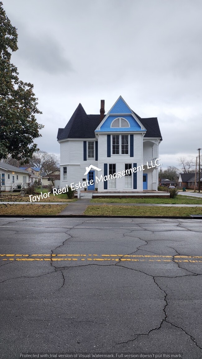 Photo - 1100 N Montgomery Ave