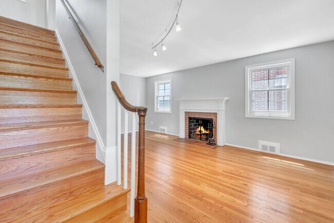 Photo - 4306 Alton Pl NW