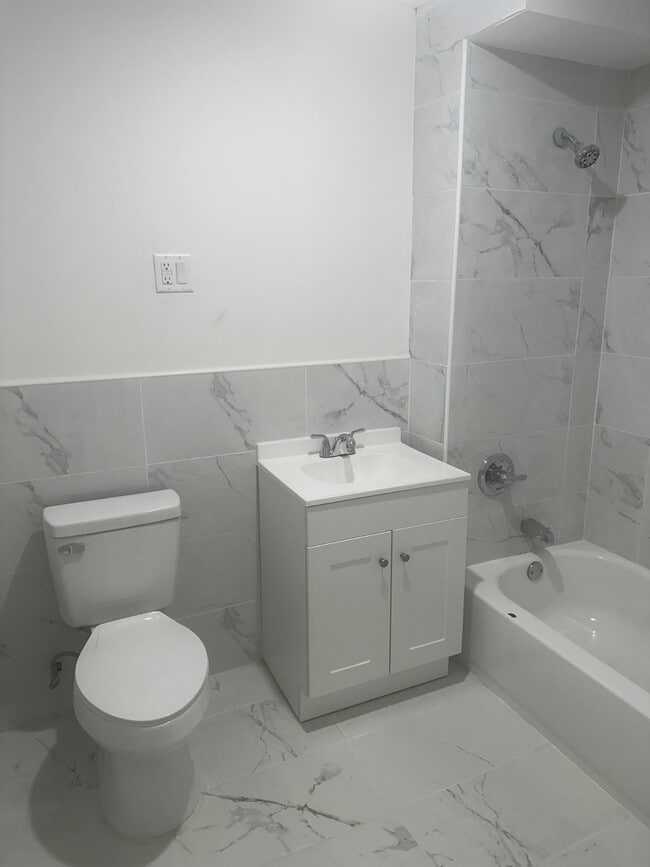 Photo - 947 College Ave