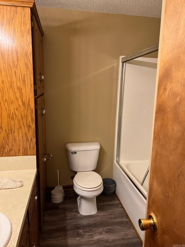 Photo - 1007 Skillern