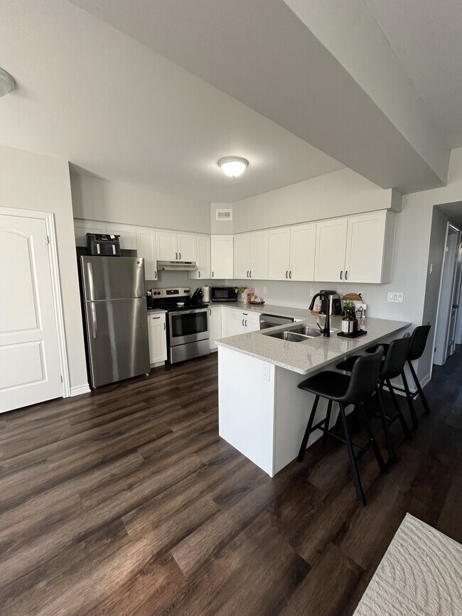 Photo - 480 Lonsberry Dr