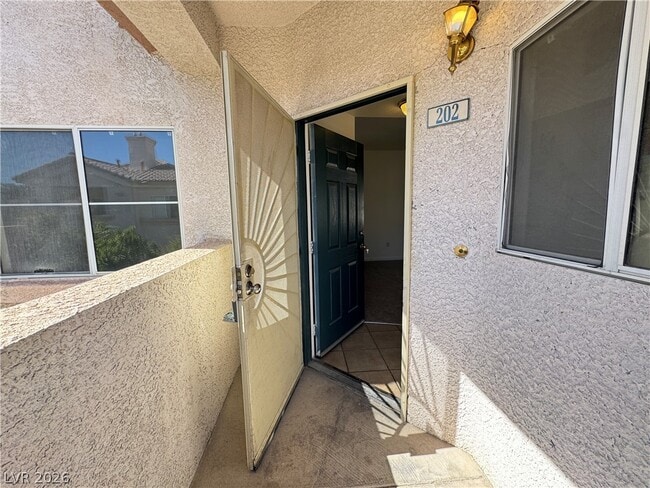 Building Photo - 2120 Calville St Unit 202