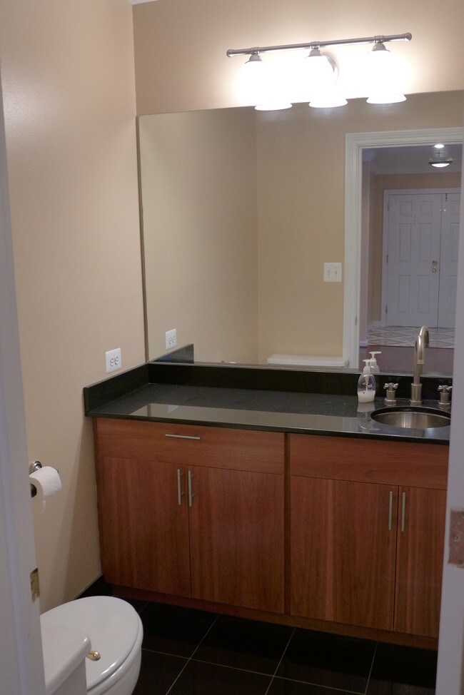 Photo - 10 E Lee St Unidad 1405