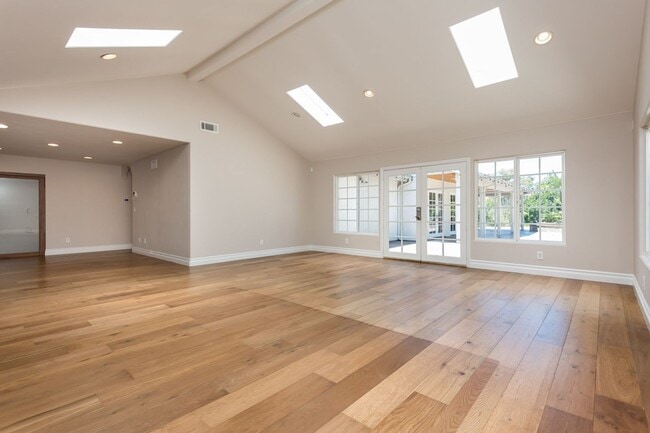 Photo - Spacious Entertainers Retreat in San Carlos!