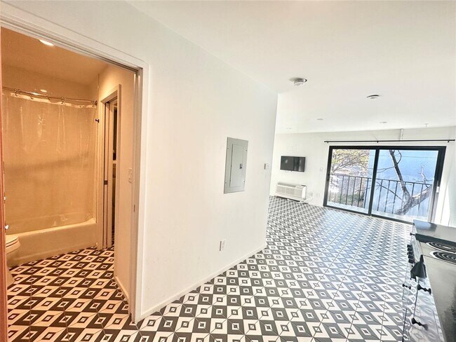 Photo - 201 Academy Dr Unidad 205